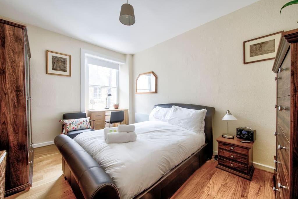 Charm & Character On Historic Rose Street Apartament Edynburg